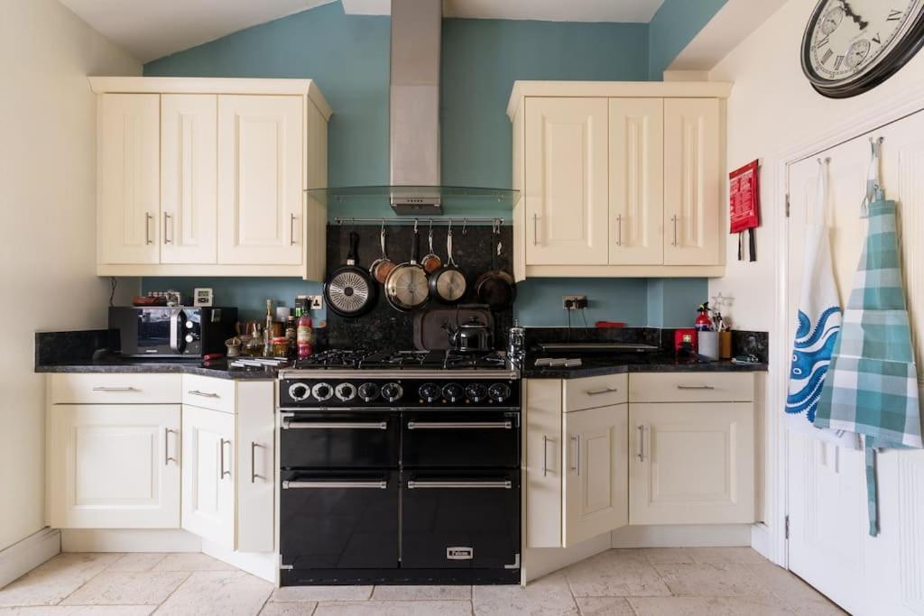 Four Bedroom Townhouse In Famous Suffolks Area Cheltenham Exteriér fotografie